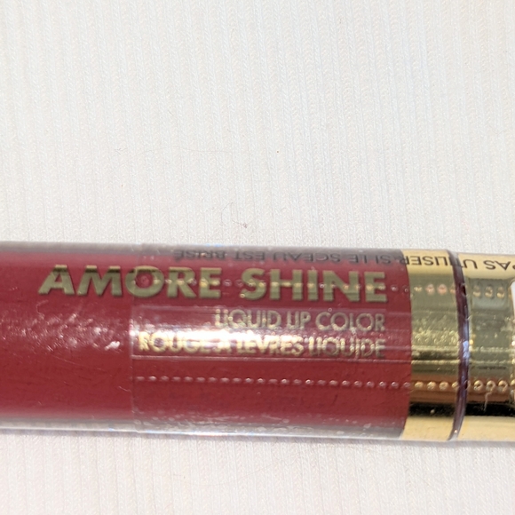 Milani Amore Shine Liquid lip color Seduction-08 Wine purple - Picture 9 of 9